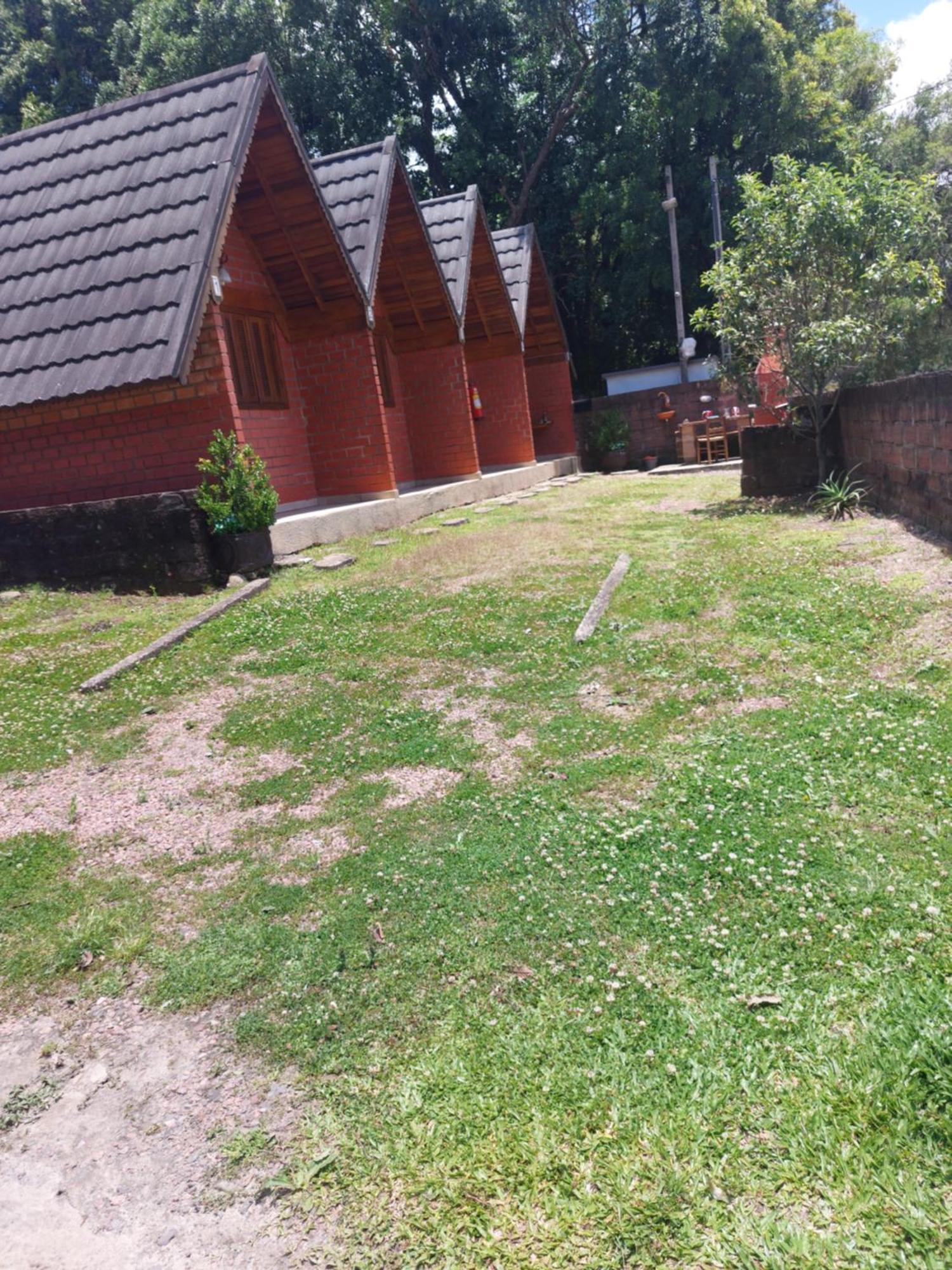 Pequena Pousada Pernottare Estacionamento Frente E Lado Publico Privado Грамаду Экстерьер фото